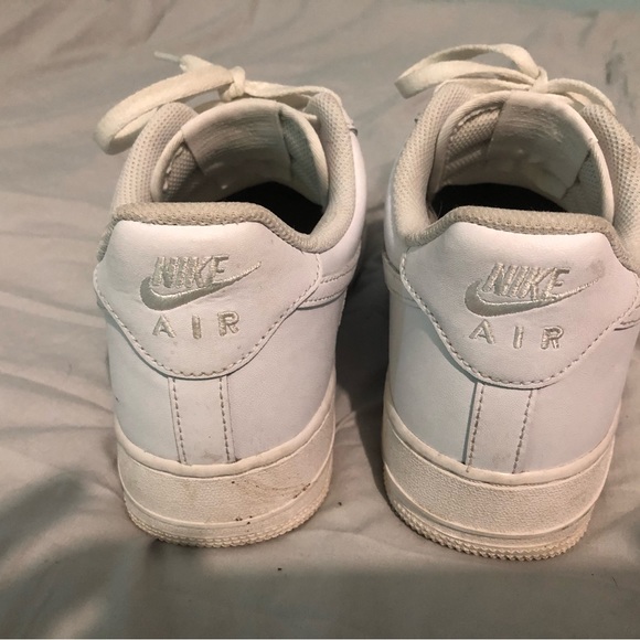 Men’s Nike Air Force 1’s in white - Picture 3 of 6